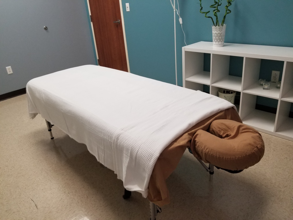 Professional mobile massage therapy setup by Simo Massage in Miami, featuring a massage table and treatment equipment prepared for in-home massage services.